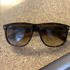 Ray Ban RB4147